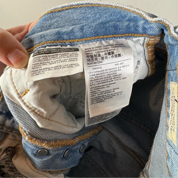 Levi’s 501 Cut Off Jean Shorts Size 24 - Picture 3 of 5